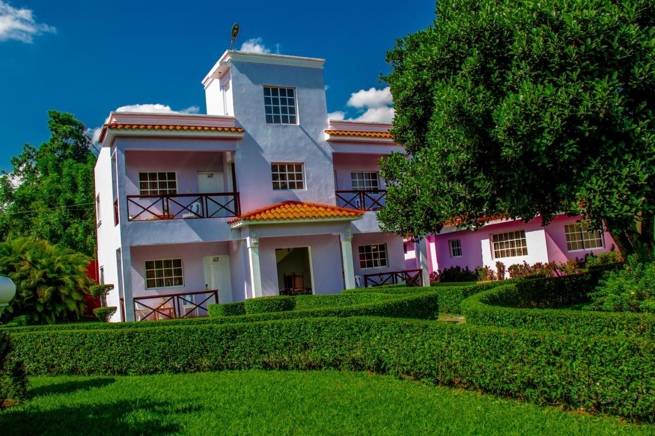Rancho Guacamayos Hotel & Restaurantes Bonao Exterior photo