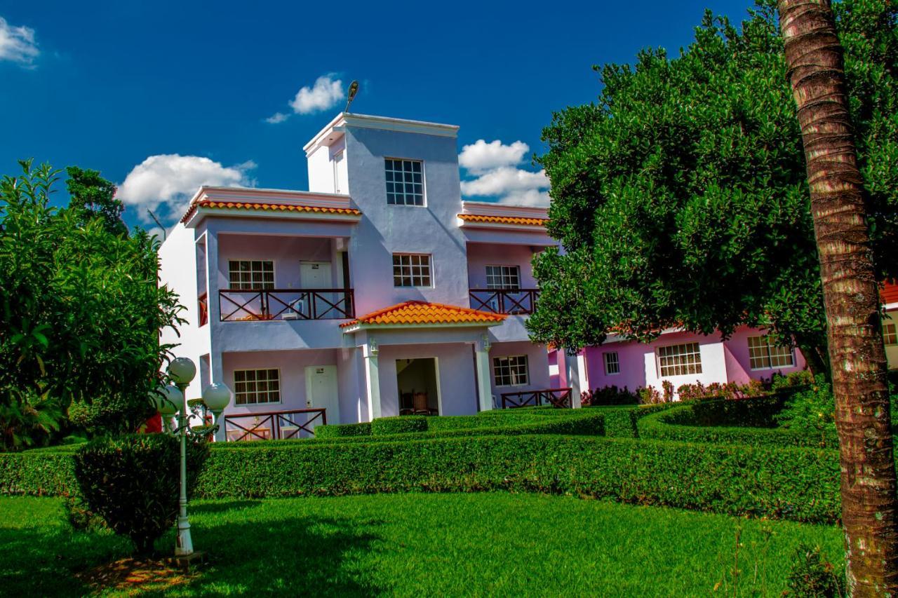 Rancho Guacamayos Hotel & Restaurantes Bonao Exterior photo